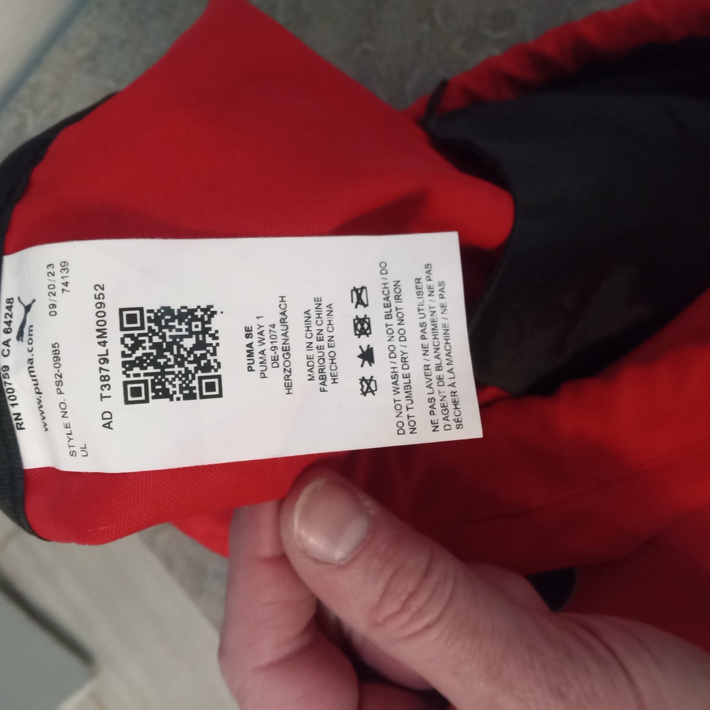 Puma Classic Red Drawstring Backpack - Picture 2 of 5